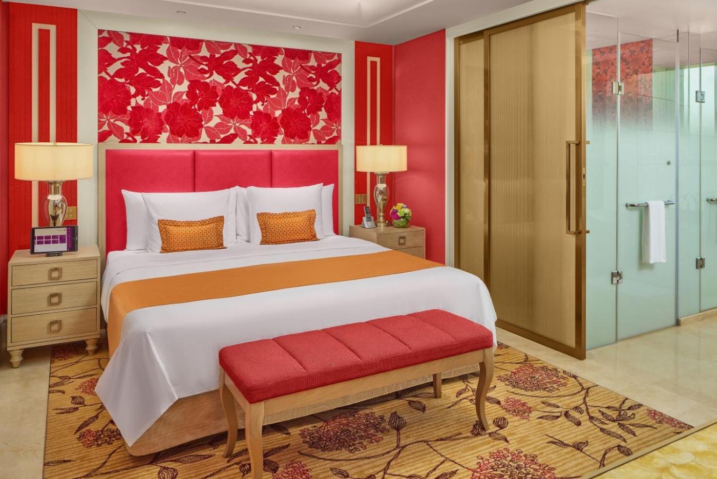 Okada Manila Ξενοδοχείο Πασάι Εξωτερικό φωτογραφία A bedroom at the Taj Bengal