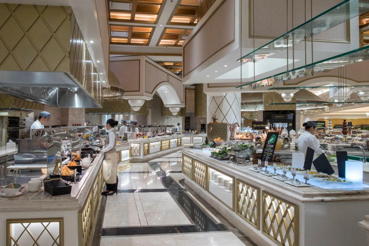 Okada Manila Ξενοδοχείο Πασάι Εξωτερικό φωτογραφία The buffet at the Grand Hyatt Dubai
